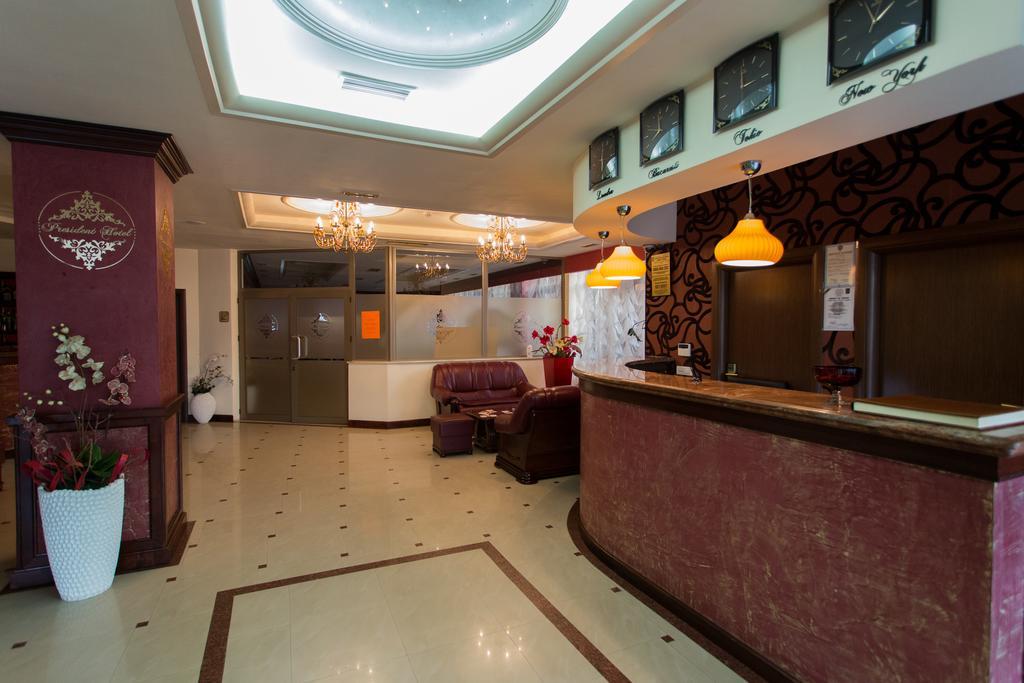 President Hotel Bacău Extérieur photo