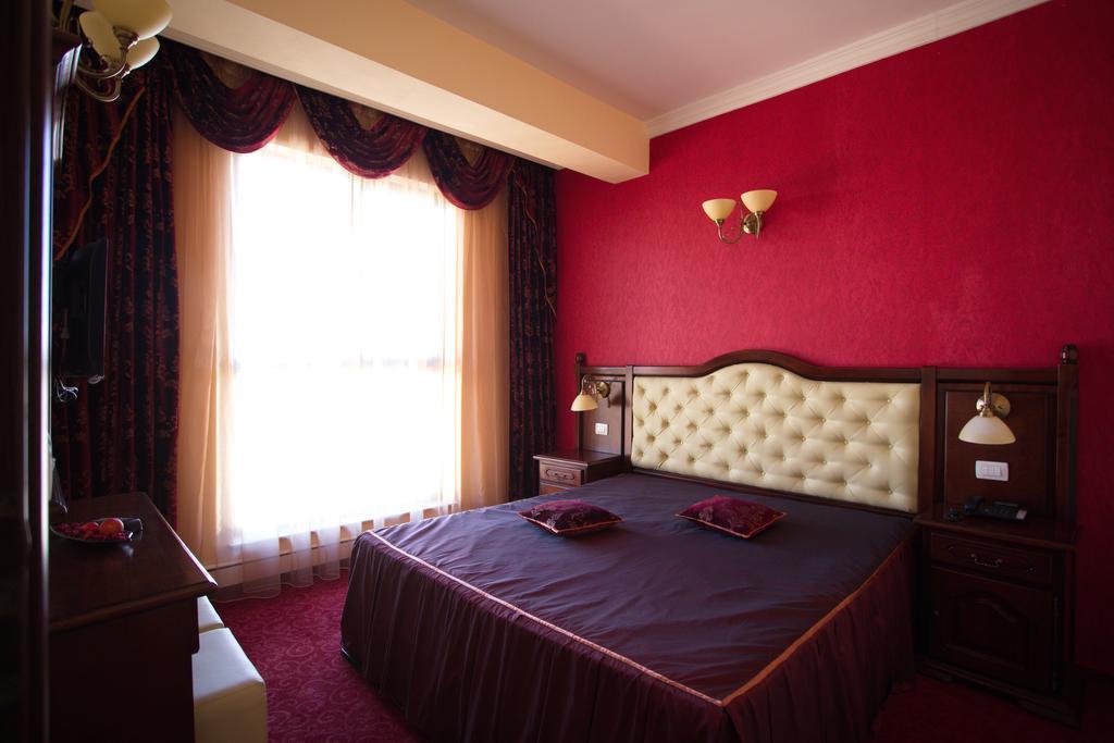 President Hotel Bacău Extérieur photo