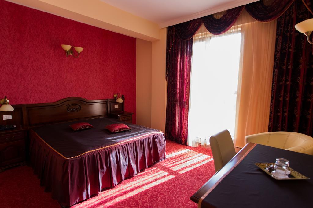 President Hotel Bacău Extérieur photo
