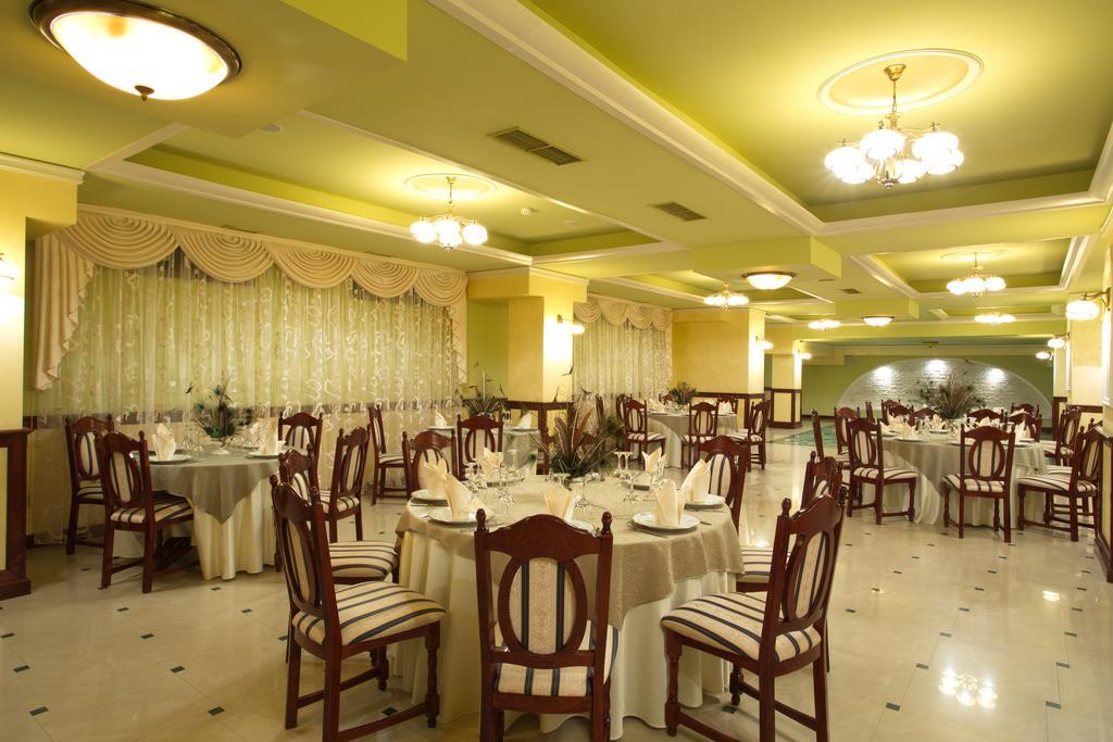 President Hotel Bacău Extérieur photo