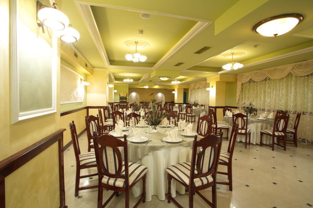 President Hotel Bacău Extérieur photo