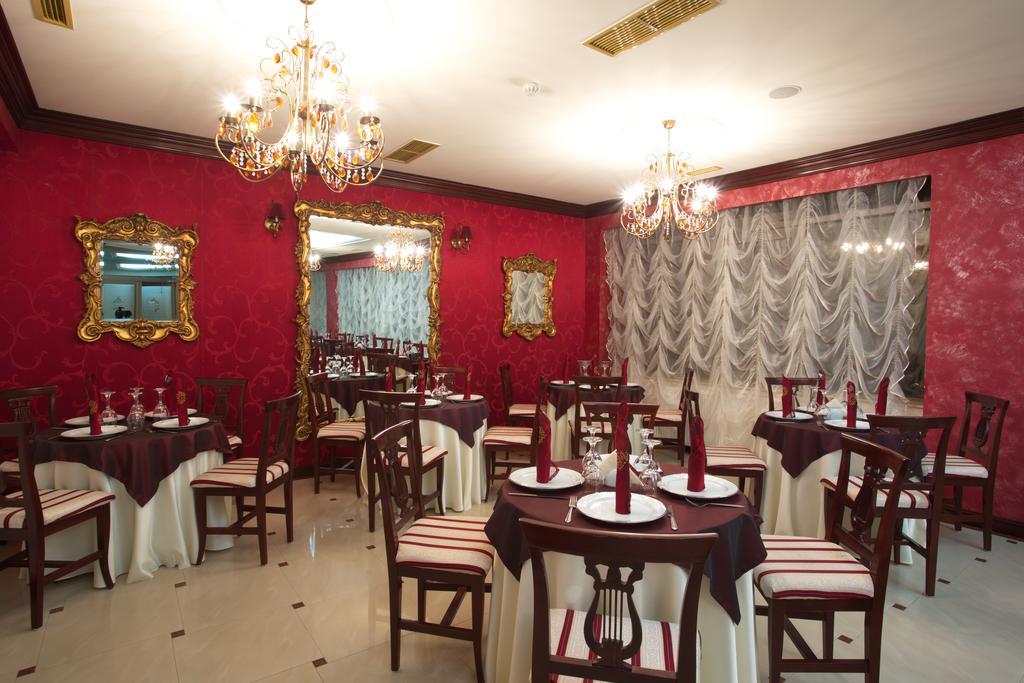 President Hotel Bacău Extérieur photo