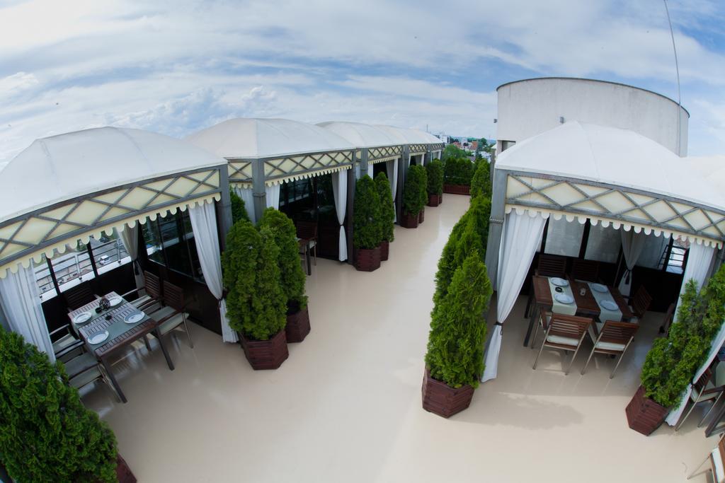 President Hotel Bacău Extérieur photo