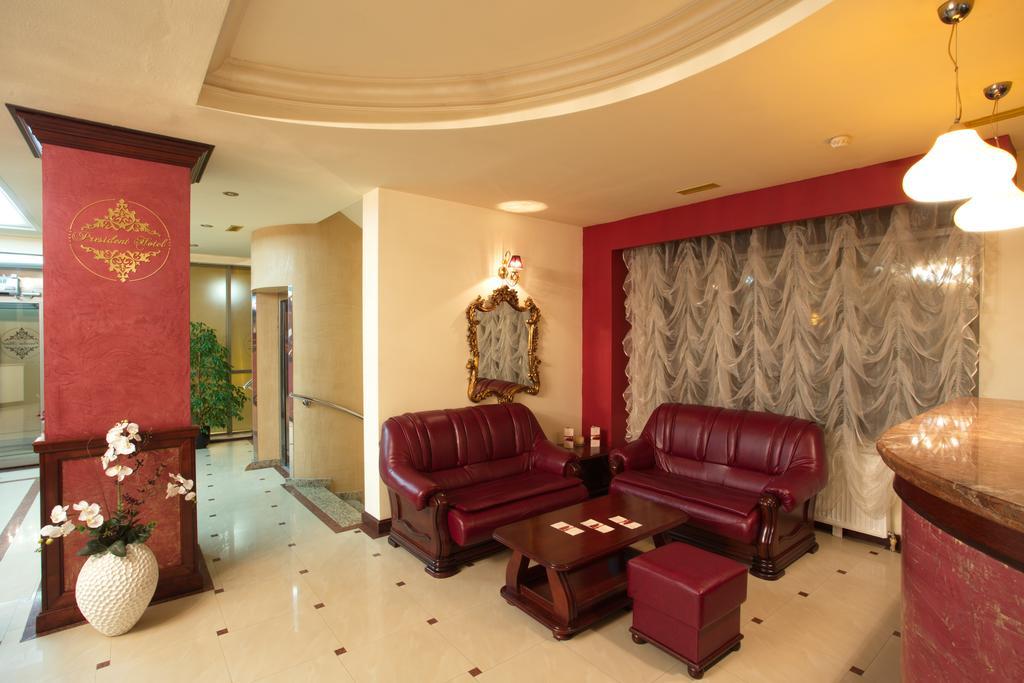 President Hotel Bacău Extérieur photo