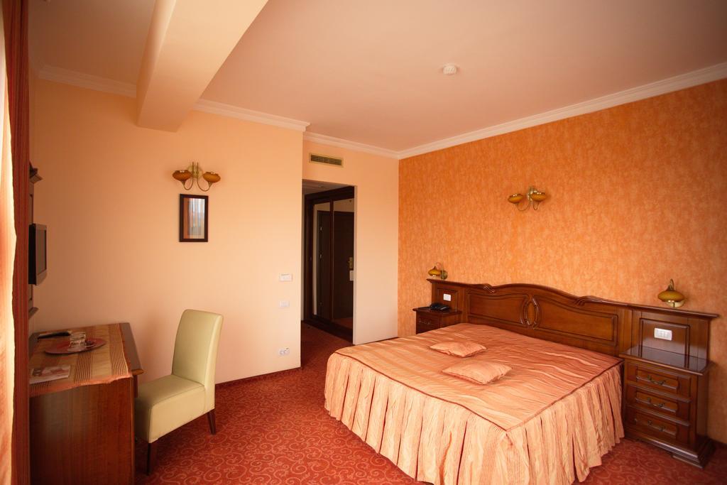 President Hotel Bacău Extérieur photo