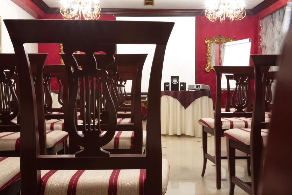 President Hotel Bacău Extérieur photo